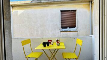 Apartamento design, 2 quartos, sacada, vista para o pátio | Terraço/pátio