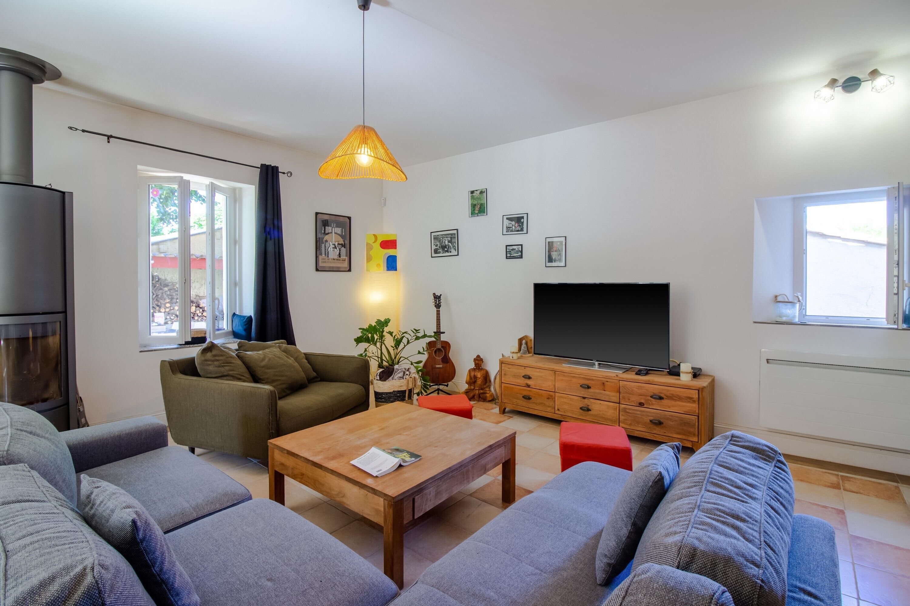 Fernseher, Videospiele, Tischtennisplatte