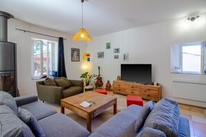 Fernseher, Videospiele, Tischtennisplatte