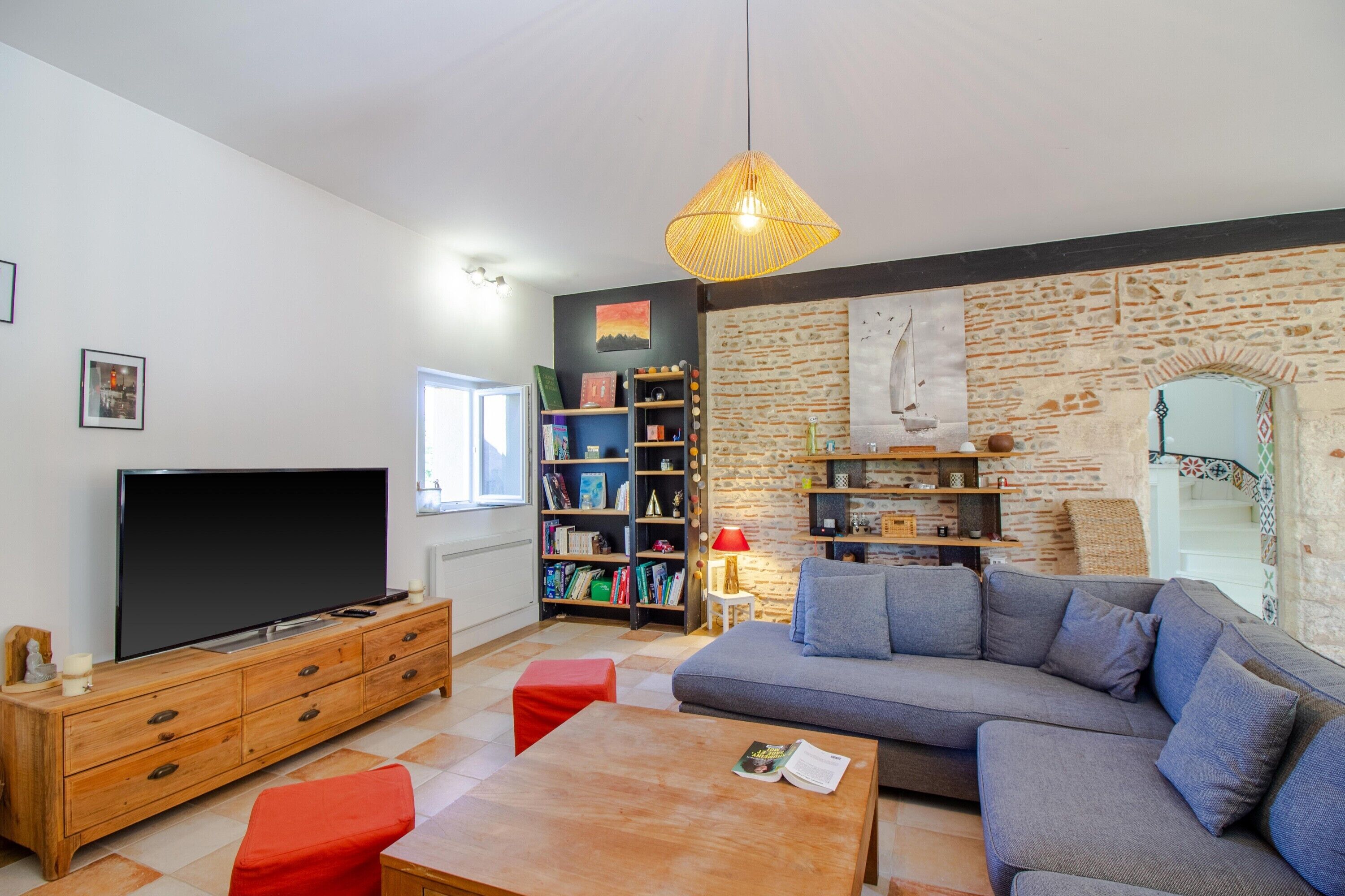 Fernseher, Videospiele, Tischtennisplatte