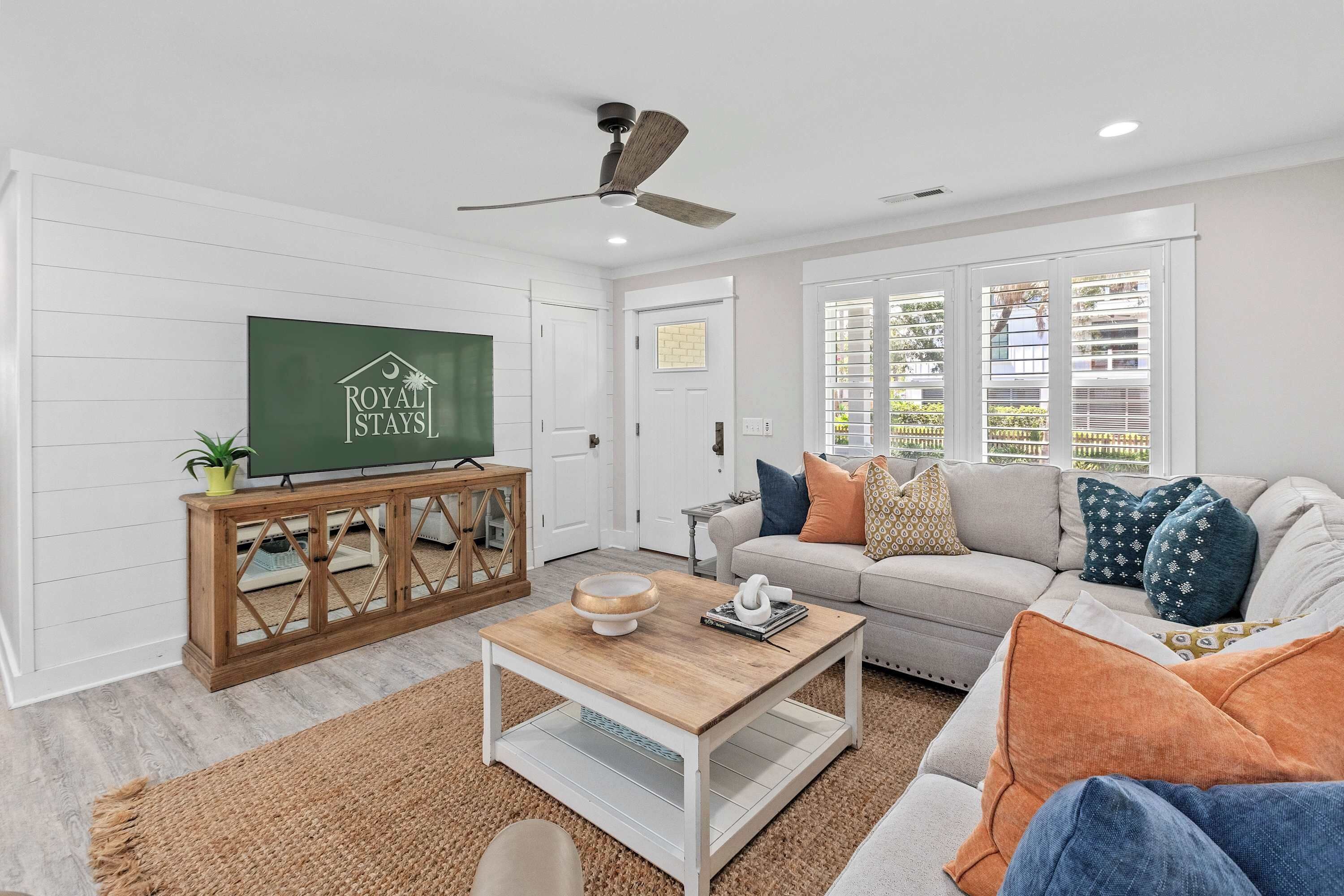 Televisión y oficina 