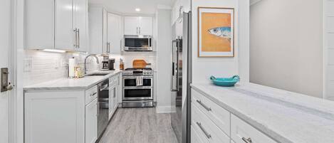 Refrigerador, microondas, horno, placa de cocina