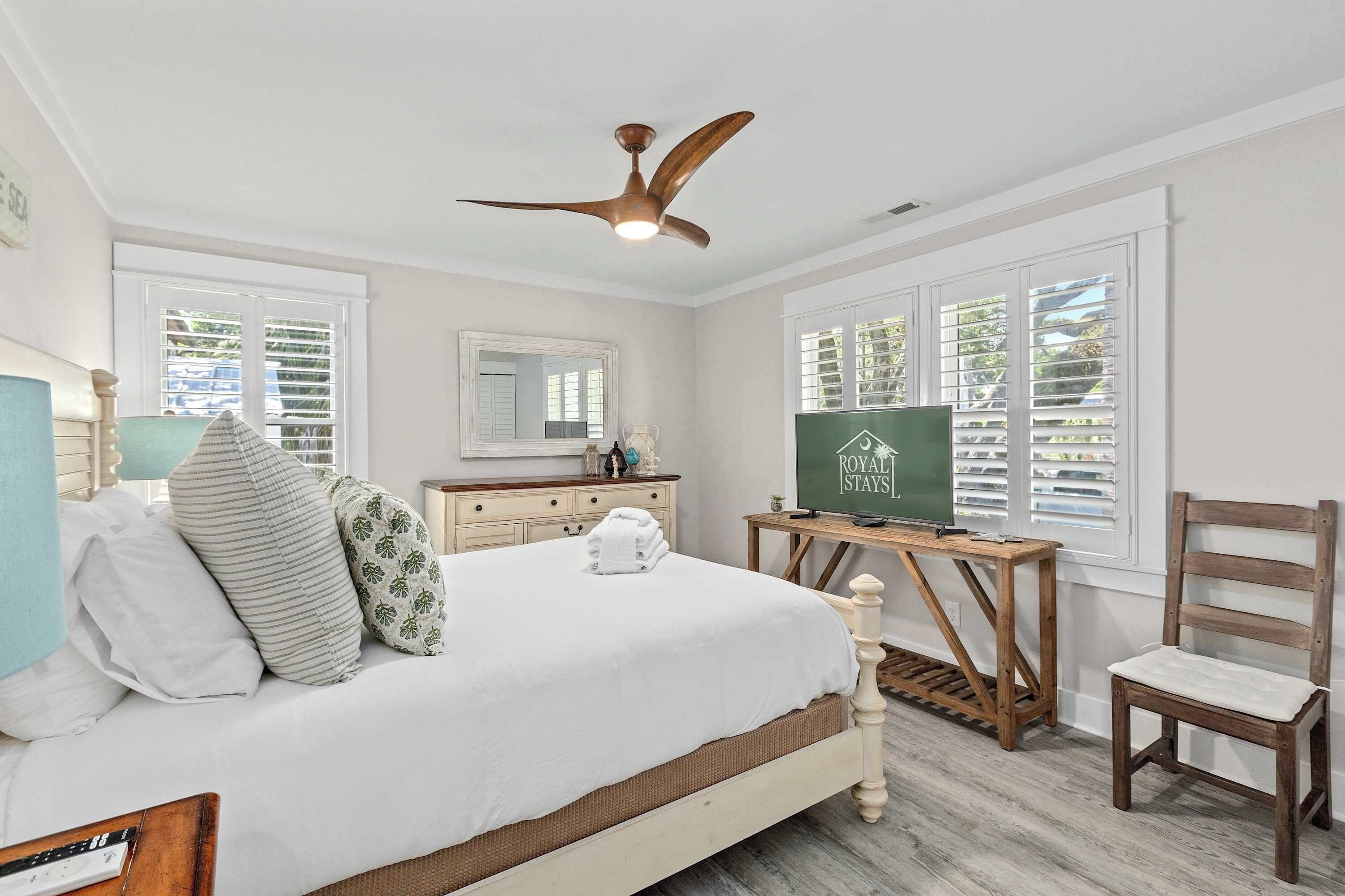 4 Schlafzimmer, Schreibtisch, Bügeleisen/Bügelbrett, Reisekinderbett