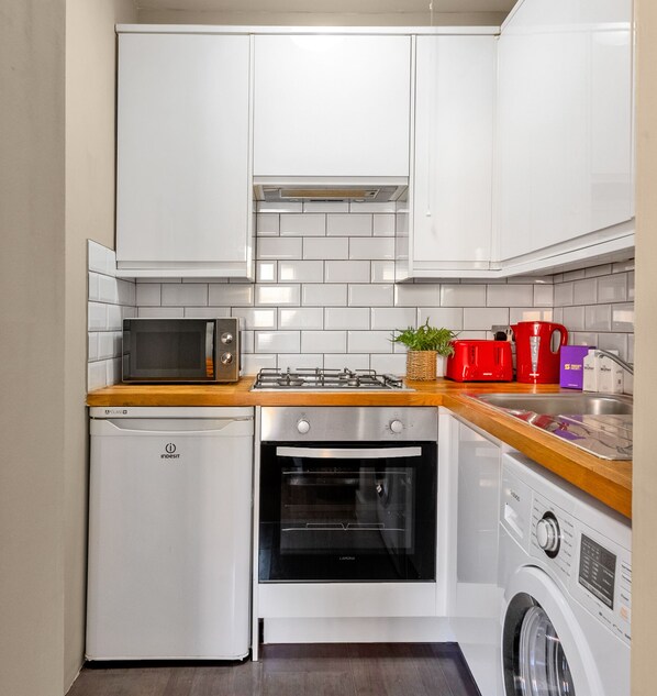 Fridge, microwave, oven, stovetop