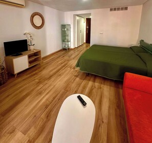 Silitysrauta/-lauta, Wi-Fi, vuodevaatteet, pääsy pyörätuolilla