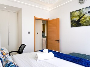 Desk, laptop workspace, free WiFi - Pazoori Stays at Riara One Residency (Nairobi)