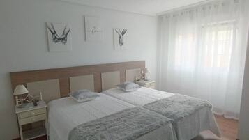 3 chambres, fer et planche à repasser, Wi-Fi, draps fournis