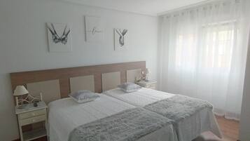 3 habitaciones, tabla de planchar con plancha, wifi y ropa de cama