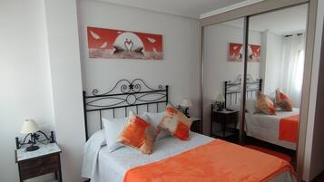 3 slaapkamers, een strijkplank/strijkijzer, wifi, beddengoed