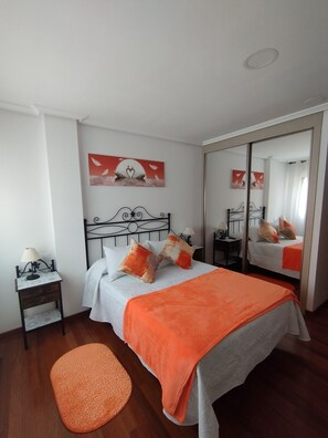 3 bedrooms, iron/ironing board, WiFi, bed sheets - Apartment 'Son' with Sea View, Balcony and Wi-Fi (Cee)