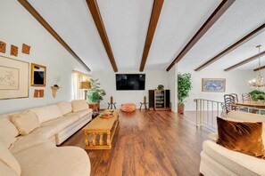 Smart TV, fireplace, stereo