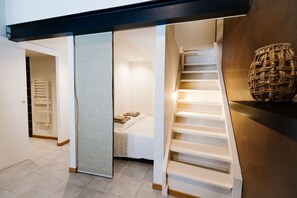 2 bedrooms, free WiFi, bed sheets - Duplex apartment 2 steps from the port (Unknown)