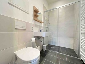 Serviettes fournies, savon, papier toilette