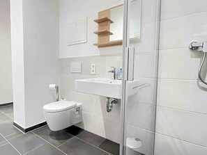 Serviettes fournies, savon, papier toilette