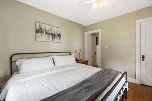 2 habitaciones, tabla de planchar con plancha, wifi y ropa de cama 