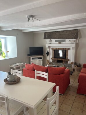 Télévision, cheminée