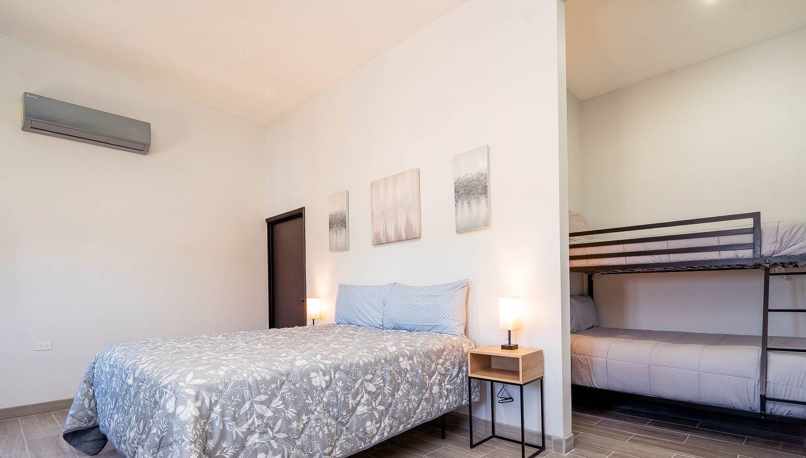 4 habitaciones, tabla de planchar con plancha, wifi y ropa de cama 