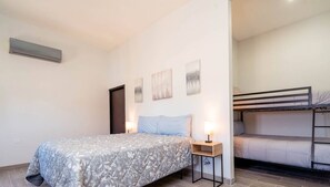 4 quartos, ferros/tábuas de passar roupa, Wi-Fi, roupa de cama