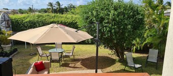 Spacious 3-bedroom, 3 1/2 bathroom house with WiFi and AC in lovely Bridgetown.