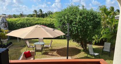 Spacious 3-bedroom, 3 1/2 bathroom house with WiFi and AC in lovely Bridgetown.