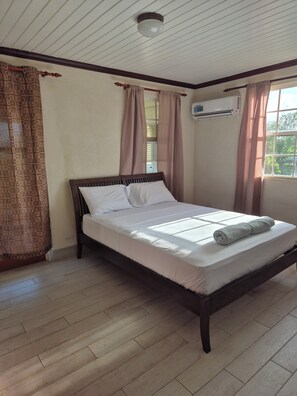 3 slaapkamers, een strijkplank/strijkijzer, wifi, beddengoed