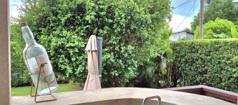 Spacious 3-bedroom, 3 1/2 bathroom house with WiFi and AC in lovely Bridgetown.
