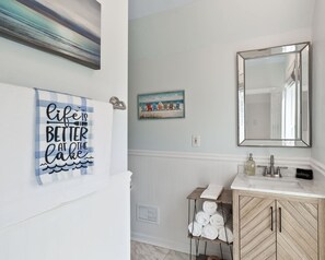 Dusche, Haartrockner, Handtücher