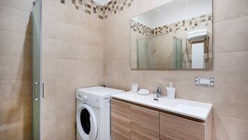 Shower, hair dryer, towels