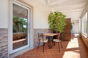 Outdoor dining - Apartment 'L'Aia - 3' with Shared Pool, Wi-Fi and Air Conditioning (Monopoli)