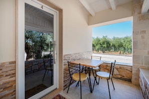 Outdoor dining - Apartment 'L'Aia - 4' with Shared Pool, Wi-Fi and Air Conditioning (Monopoli)