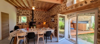 Charming retreat in Usson-en-Forez with hot tub and premium comfort