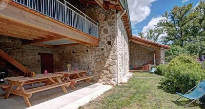 Charming retreat in Usson-en-Forez with hot tub and premium comfort