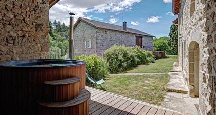 Charming retreat in Usson-en-Forez with hot tub and premium comfort