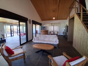 TV - Spacious villa in Grand Coude with wheelchair access (Saint-Joseph)