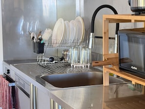 Fridge, microwave, oven, dishwasher - Spacious villa in Grand Coude with wheelchair access (Saint-Joseph)