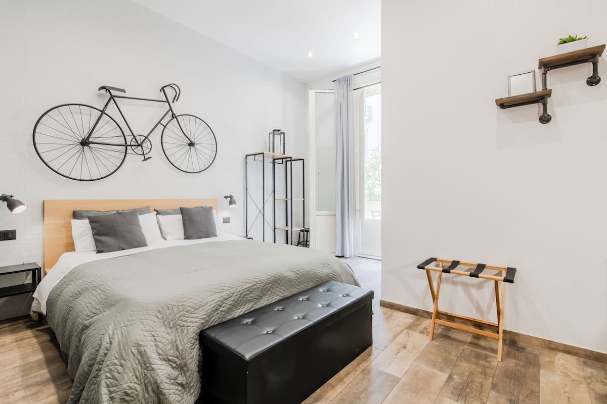In-room safe, free WiFi, bed sheets
