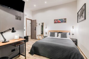 Classic Room, Balcony | In-room safe, free WiFi, bed sheets - Panurban Rooms By Wonderful Italy (Palermo)