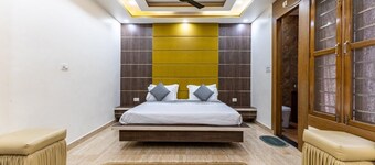 A radiant villa on the Ganges