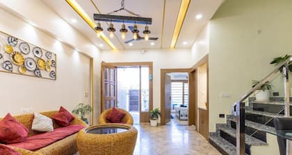 A radiant villa on the Ganges