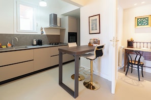 Kühlschrank, Ofen, Herdplatte, Geschirrspüler
