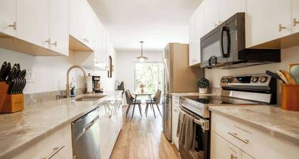 Stylish Bellevue Stay, half mile to downtown