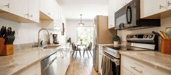 Stylish Bellevue Stay, half mile to downtown