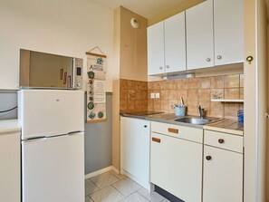 Unclassified image, 5 of 5, button - Bright studio for 2 people with balcony, parking, and pets allowed (Barbotan-les-Thermes)