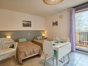 Unclassified image, 2 of 5, button - Bright studio for 2 people with balcony, parking, and pets allowed (Barbotan-les-Thermes)