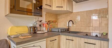 Fridge, microwave, stovetop, toaster