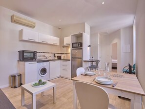 Fridge, microwave, oven, stovetop - Charming renovated T2 in Barbotan, pets allowed, free parking and Wifi (Barbotan-les-Thermes)