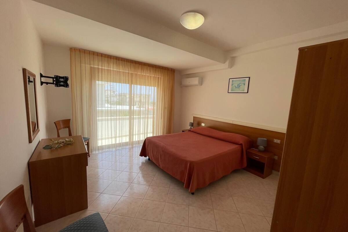 Habitación Deluxe, ducha adaptada, vistas parciales al mar | Wifi gratis