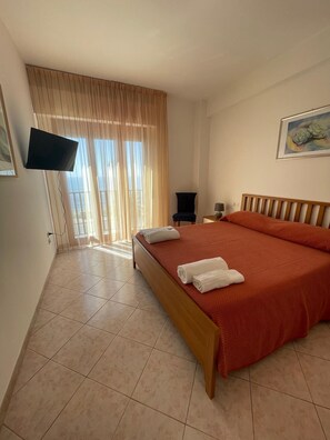 Chambre supérieure, balcon, vue sur la plage | Accès au Wi-Fi (inclus)