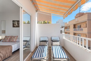 WiFi, bed sheets - Vacation Studio 'Centrico Con Terraza Privada' with Mountain View, Balcony and Wi-Fi (Arona)