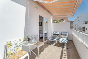 Property grounds - Vacation Studio 'Centrico Con Terraza Privada' with Mountain View, Balcony and Wi-Fi (Arona)